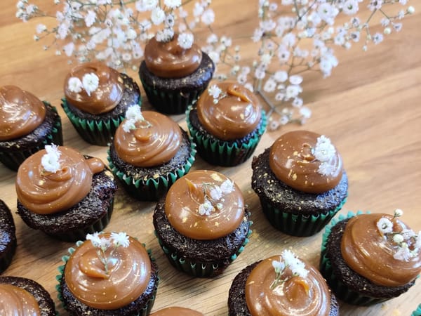 Håndlavede kager og chokolader